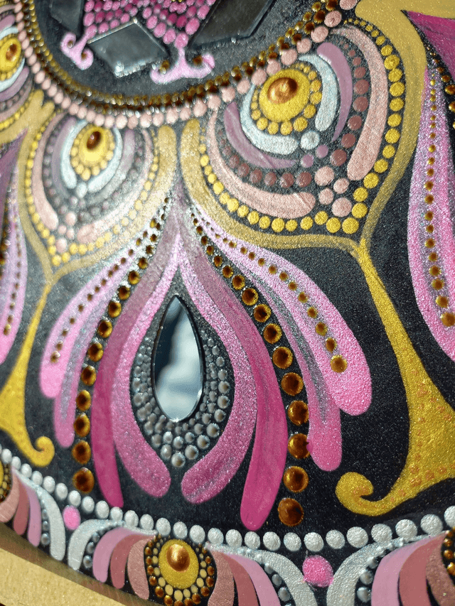 Mandala 30 cm "Rose au féminin"