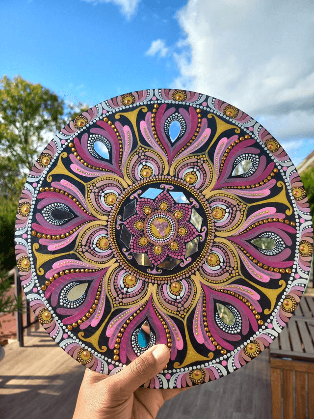 Mandala 30 cm "Rose au féminin"