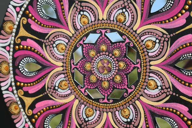 Mandala 30 cm "Rose au féminin"